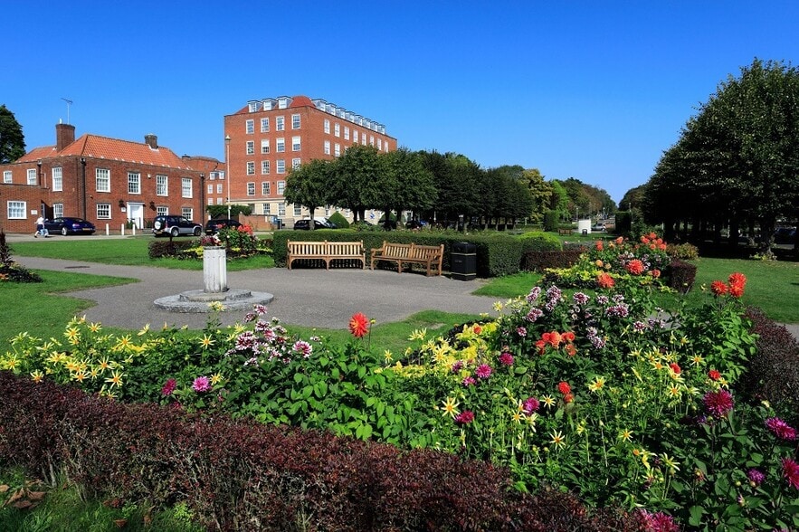 Parkway, Welwyn Garden City à louer - Photo du bâtiment - Image 1 de 30