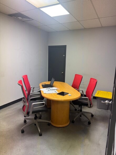 1331 Matheson Blvd E, Mississauga, ON for lease - Interior Photo - Image 3 of 9