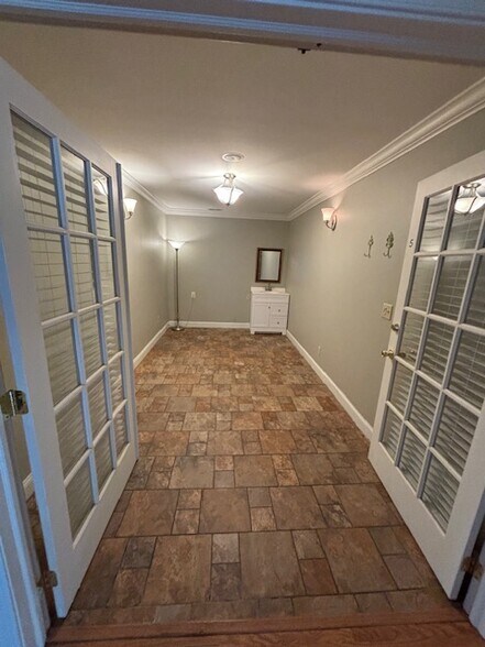 6600 Grand Central Ave, Vienna, WV à louer - Photo du bâtiment - Image 2 de 17