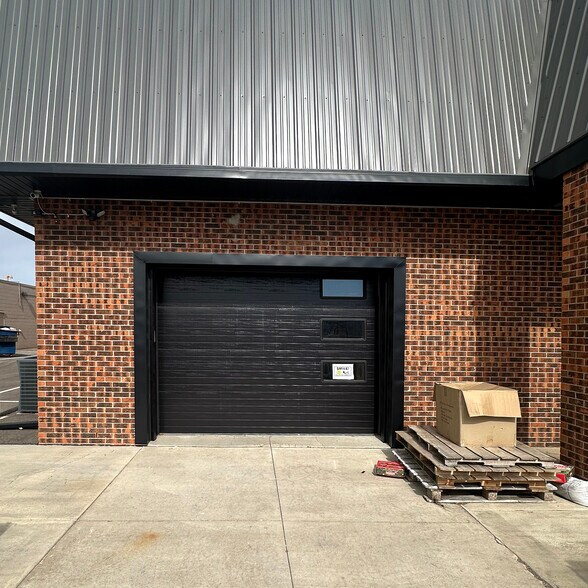 7600 147th St W, Apple Valley, MN à vendre - Photo du bâtiment - Image 2 de 20