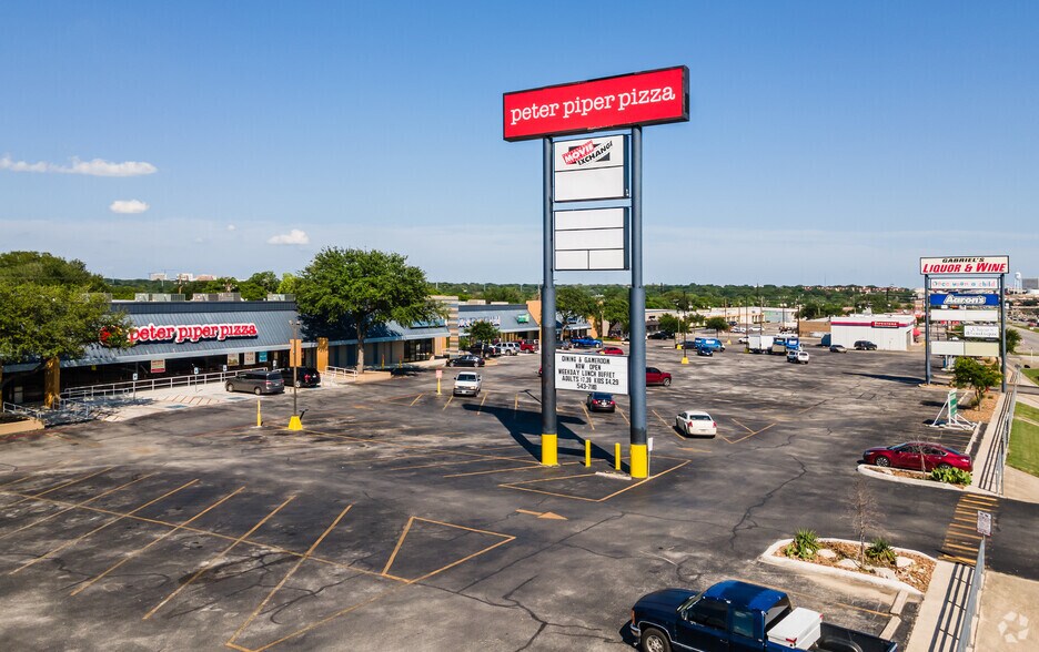 6901-6997 Bandera Rd, Leon Valley, TX à louer - Photo du bâtiment - Image 2 de 10