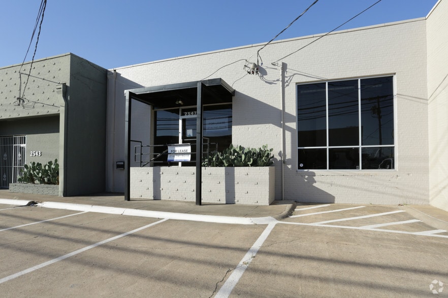 2547 Farrington St, Dallas, TX for lease - Building Photo - Image 2 of 7