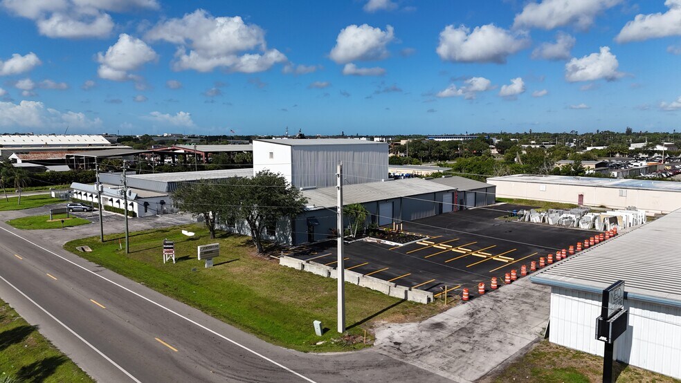 3150 Old Metro Pky, Fort Myers, FL à louer - Photo principale - Image 1 de 17