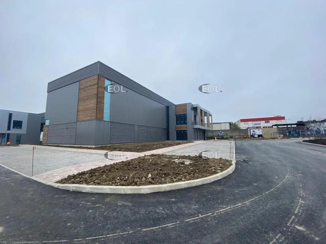 Flex in Courtry for lease Building Photo- Image 1 of 3
