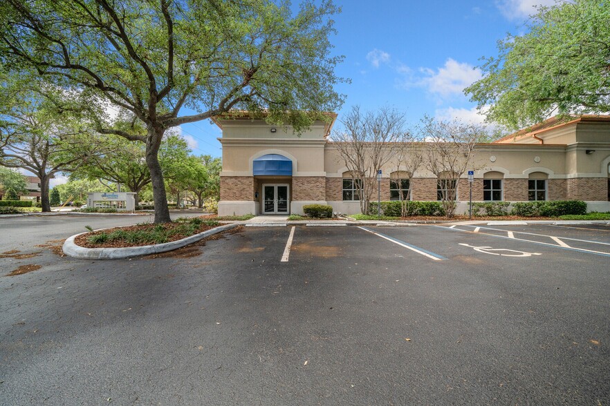 5885 Central Ave, Saint Petersburg, FL à louer - Photo du bâtiment - Image 2 de 13