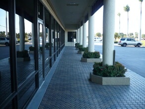 2950 N State Road 7, Margate, FL à louer Photo intérieure- Image 2 de 3