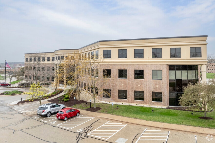 4600 American Pky, Madison, WI for lease - Primary Photo - Image 1 of 25