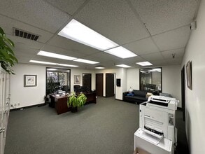 17215 Studebaker Rd, Cerritos, CA à louer Photo du bâtiment- Image 2 de 4