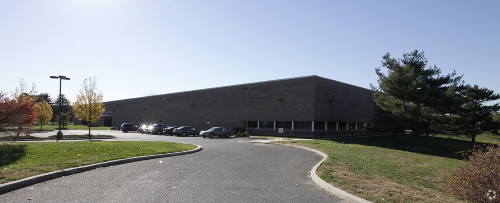80 Stults Rd, South Brunswick, NJ à louer - Photo du bâtiment - Image 2 de 3