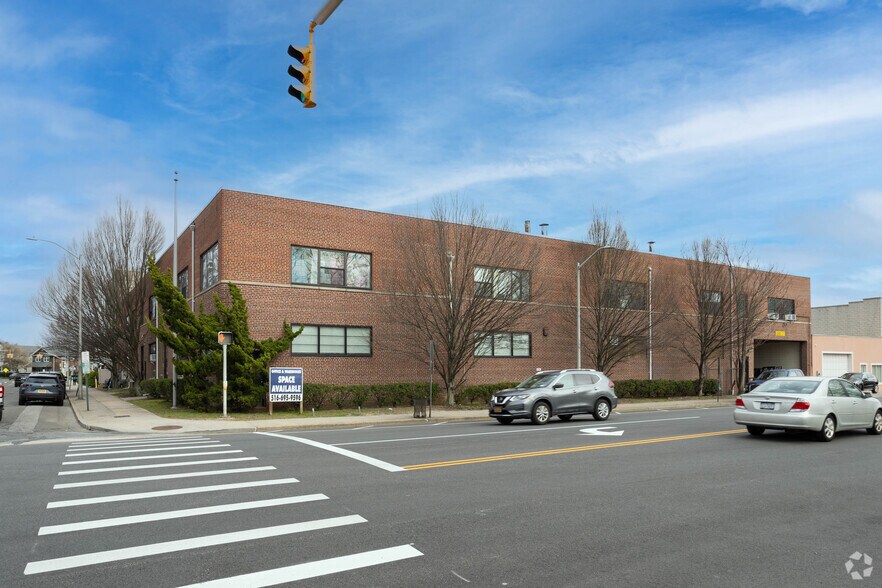 66-70 Randall Ave, Rockville Centre, NY à louer - Photo du bâtiment - Image 2 de 7