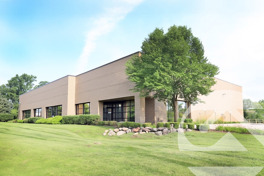 44330 Plymouth Oaks Blvd, Plymouth, MI for lease - Building Photo - Image 1 of 1