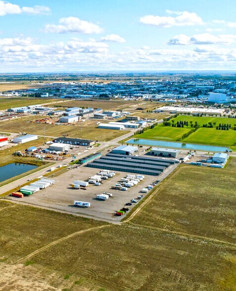3570 Giffen Rd N, Lethbridge, AB for sale - Primary Photo - Image 1 of 3