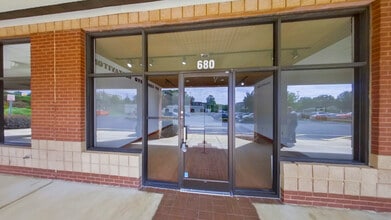 500-692 Hanes Mall Blvd, Winston-Salem, NC for lease Building Photo- Image 2 of 14