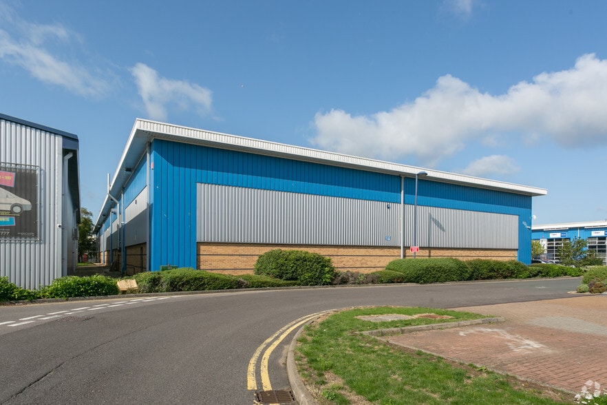 Radway Rd, Swindon à louer - Photo du bâtiment - Image 2 de 2