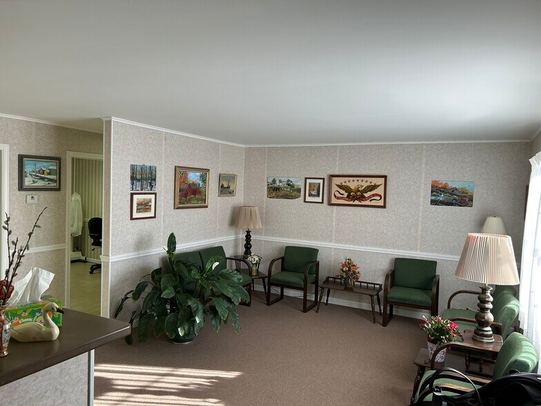 15 Irving Ave, Granville, NY à vendre - Photo du bâtiment - Image 2 de 21