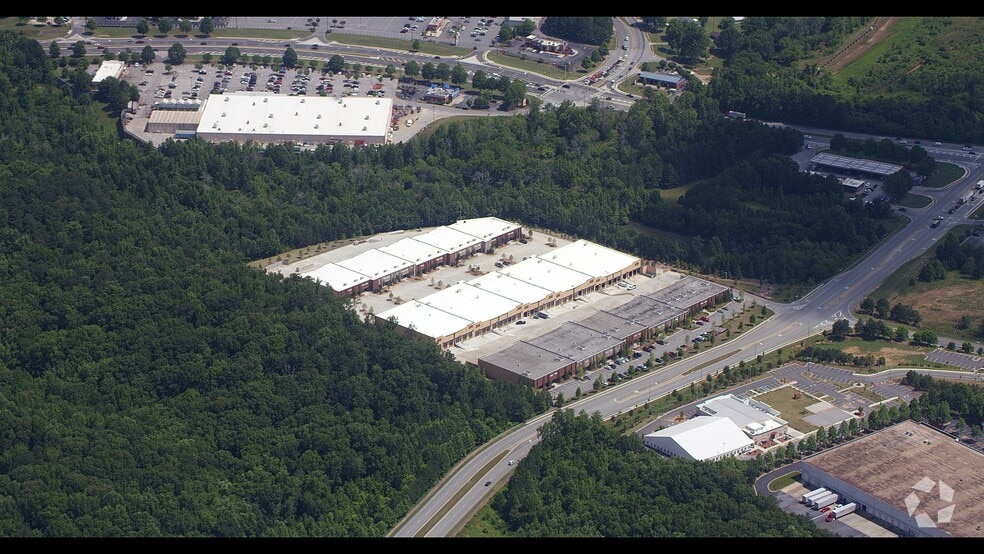 2410 Satellite Blvd, Buford, GA à louer - Vidéo aérienne - Image 3 de 15