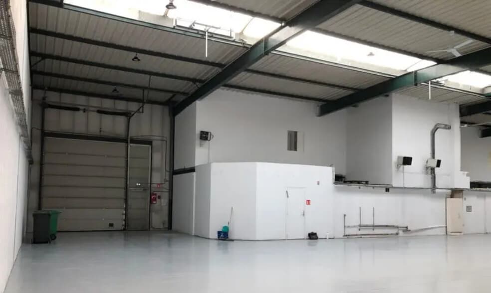 Flex in Villepinte for lease - Interior Photo - Image 1 of 1