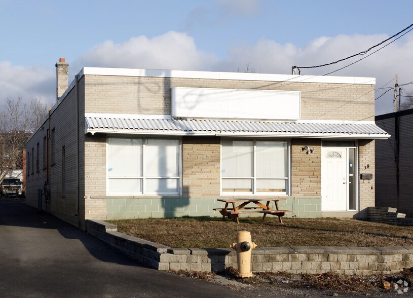 38 Chauncey Ave, Toronto, ON à vendre - Photo du bâtiment - Image 3 de 3