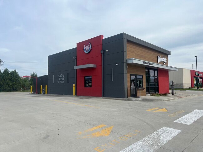 Plus de détails pour 805 WI-136, Baraboo, WI - Commerce de détail à louer