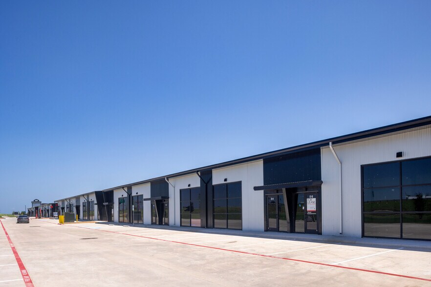 700 N Jim Wright Fwy, White Settlement, TX à louer - Photo du bâtiment - Image 2 de 13