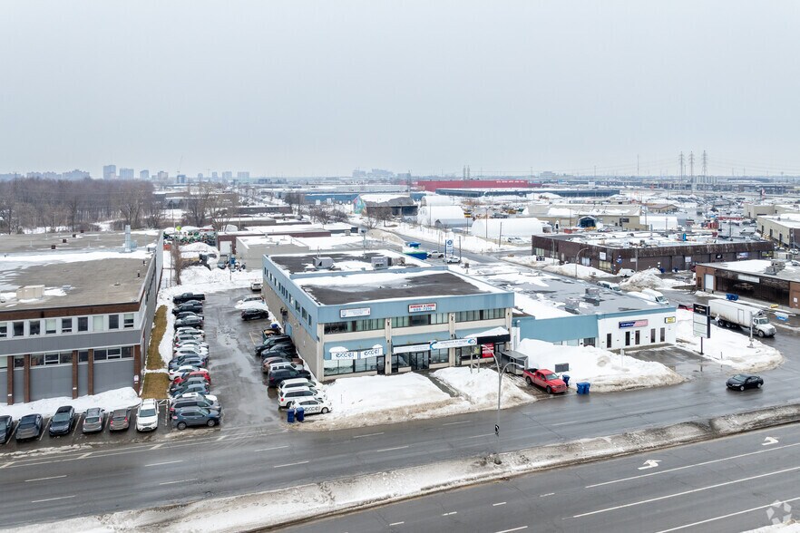 2282-2296 Boul Industriel, Laval, QC for lease - Aerial - Image 2 of 2