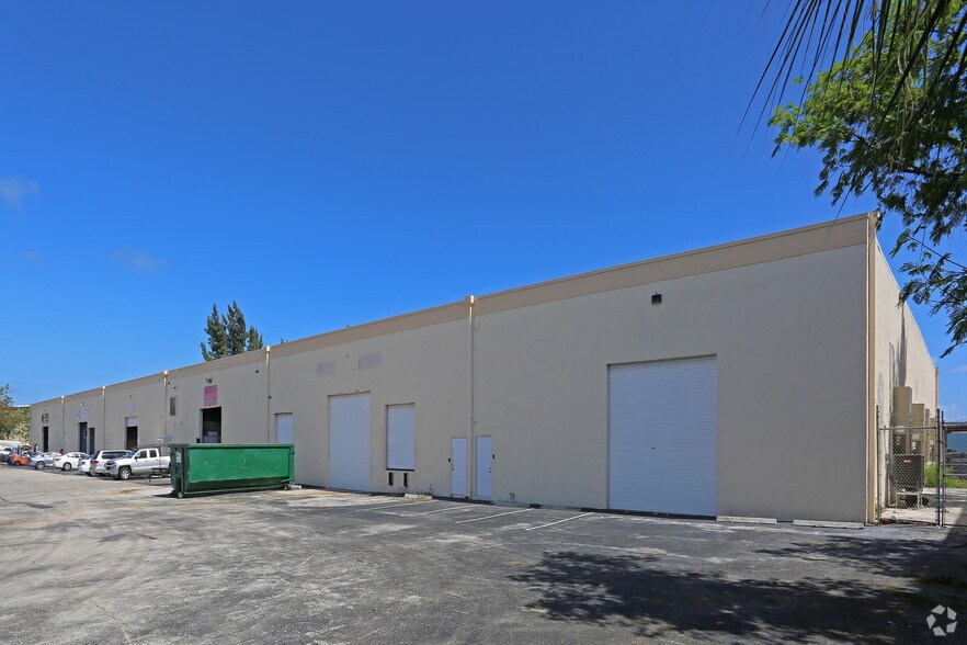 1750 Australian Ave, Riviera Beach, FL à louer - Photo du bâtiment - Image 3 de 7
