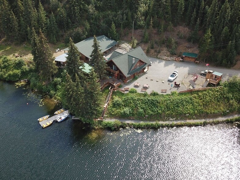 8428 British Columbia 24, Lone Butte, BC for sale - Primary Photo - Image 1 of 8