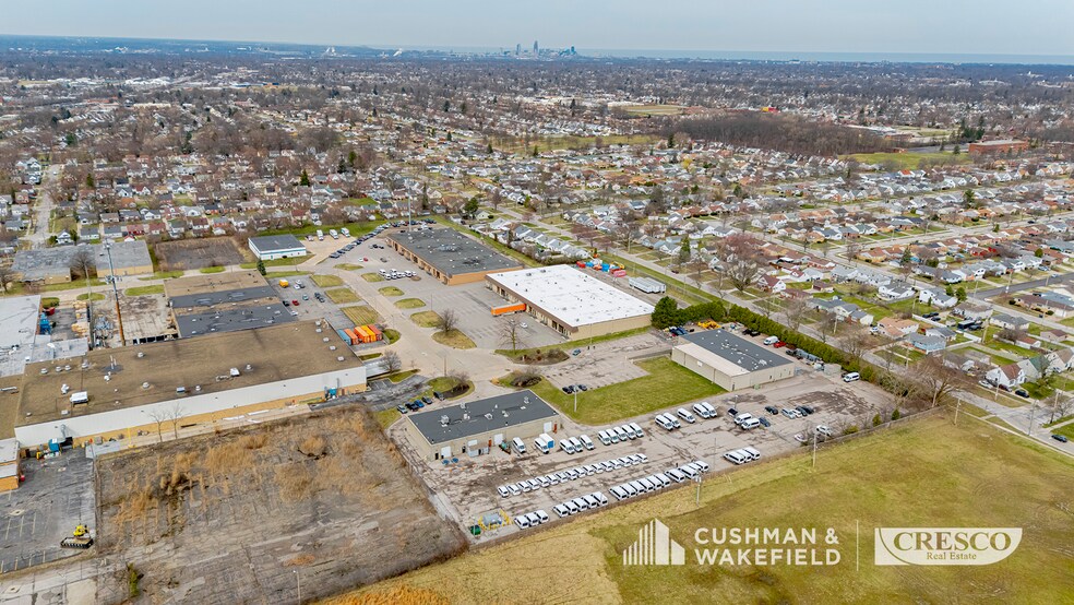 4299 Cranwood Pky, Warrensville Heights, OH à vendre - Photo du bâtiment - Image 2 de 3