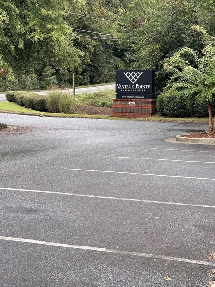 4250 Keith Bridge Rd, Cumming, GA for lease - Building Photo - Image 3 of 10