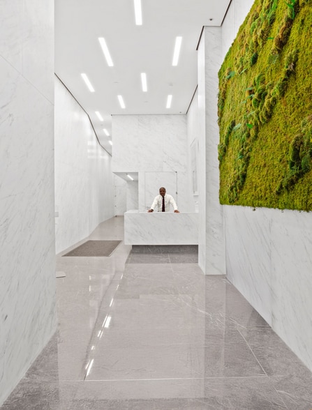 9 E 38th St, New York, NY for lease - Lobby - Image 3 of 3