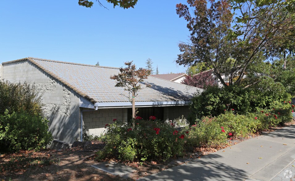 5671 Sonoma Dr, Pleasanton, CA à louer - Photo du bâtiment - Image 3 de 4