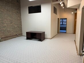 118 N Clinton St, Chicago, IL for lease Interior Photo- Image 1 of 11