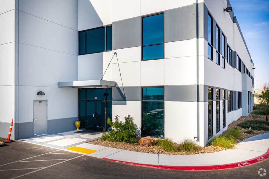 6021 Badura Ave, Las Vegas, NV for lease - Building Photo - Image 2 of 17