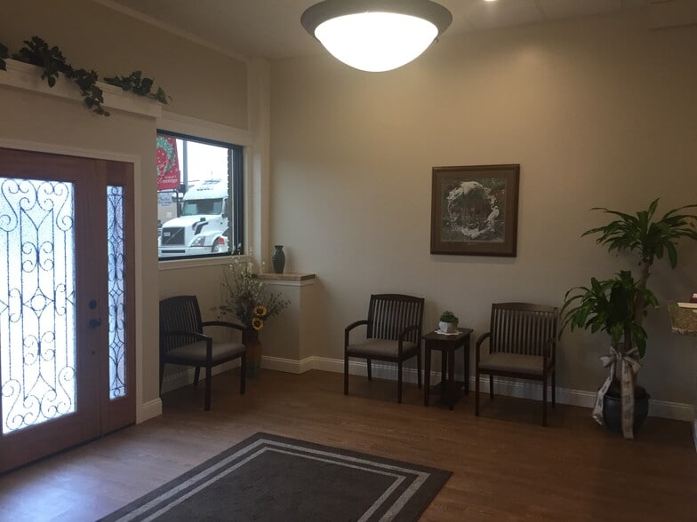 448 Carolina Ave, Chester, WV for sale - Building Photo - Image 2 of 8