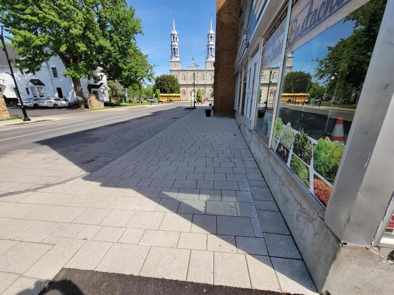 24-30 Rue Saint-Eustache, Saint-eustache, QC à vendre - Photo du bâtiment - Image 2 de 5