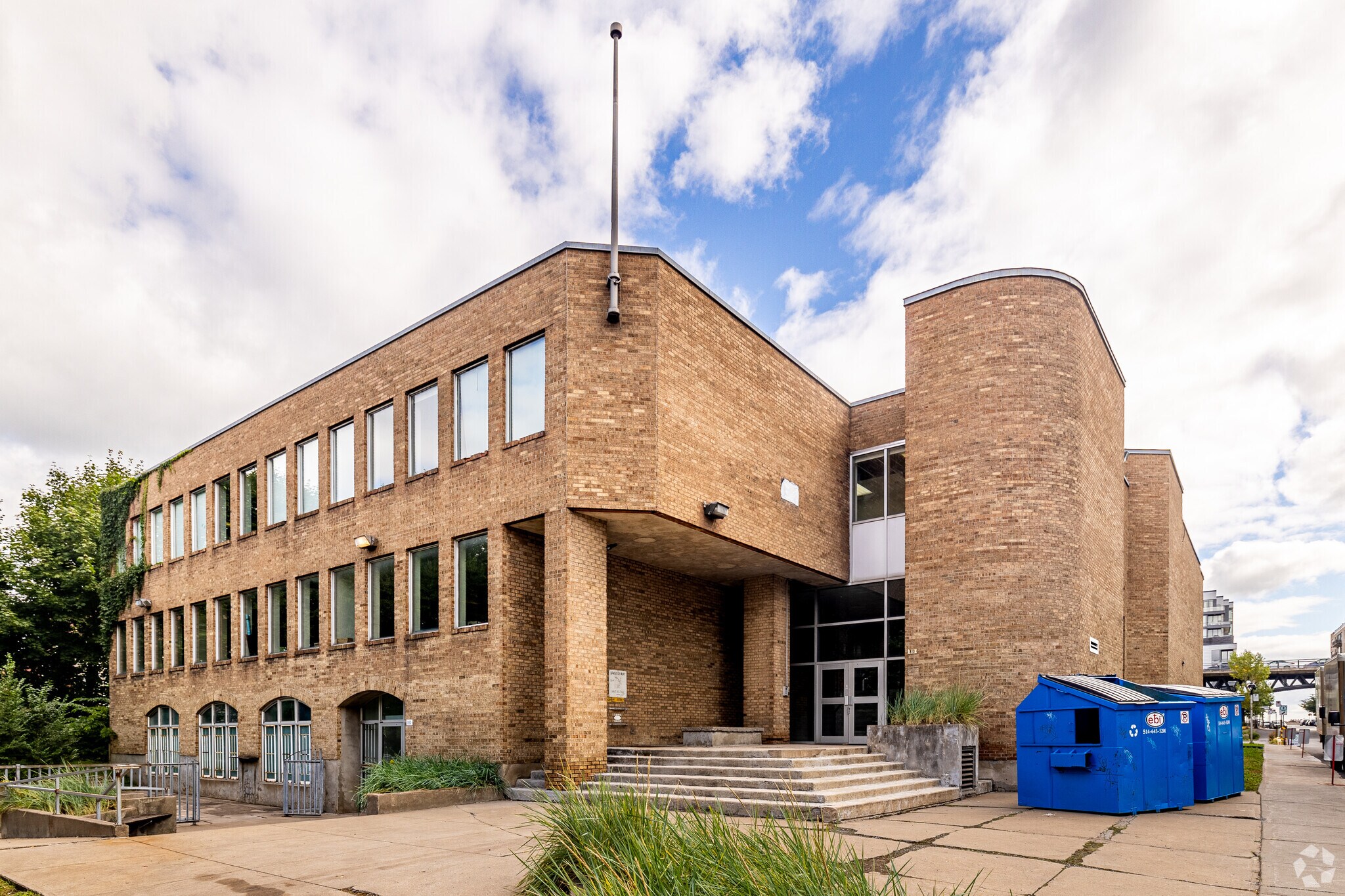 810-830 Rue St-Antoine E, Montréal, QC à vendre Photo principale- Image 1 de 1