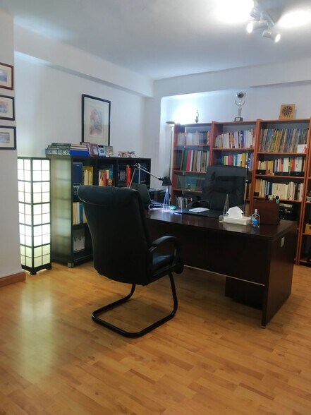 Bureau dans Cáceres, Cáceres à vendre - Photo du bâtiment - Image 3 de 5