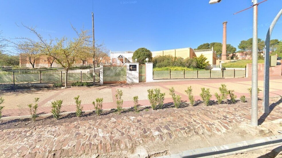 Soins de santé dans Calzada de Calatrava à vendre - Photo du bâtiment - Image 3 de 8
