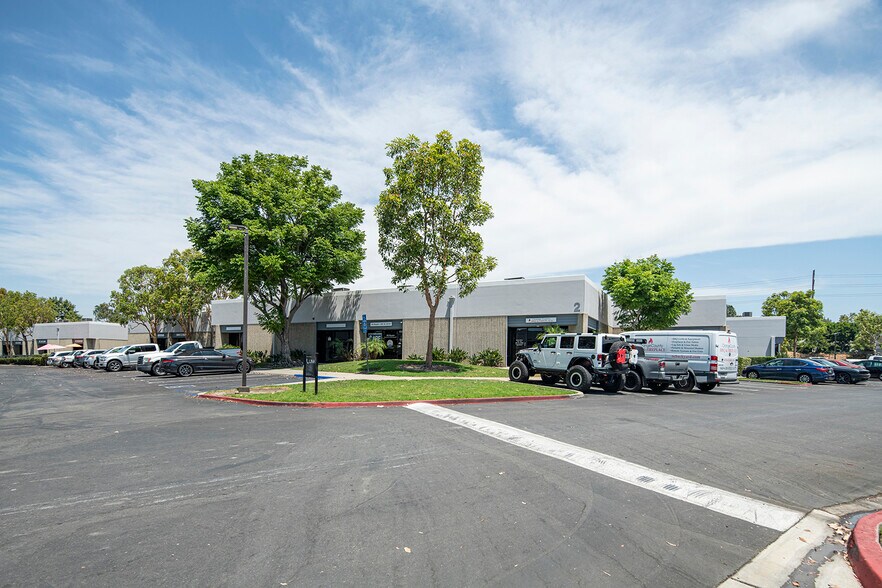 15791 Rockfield Blvd, Irvine, CA à louer - Photo du bâtiment - Image 3 de 27