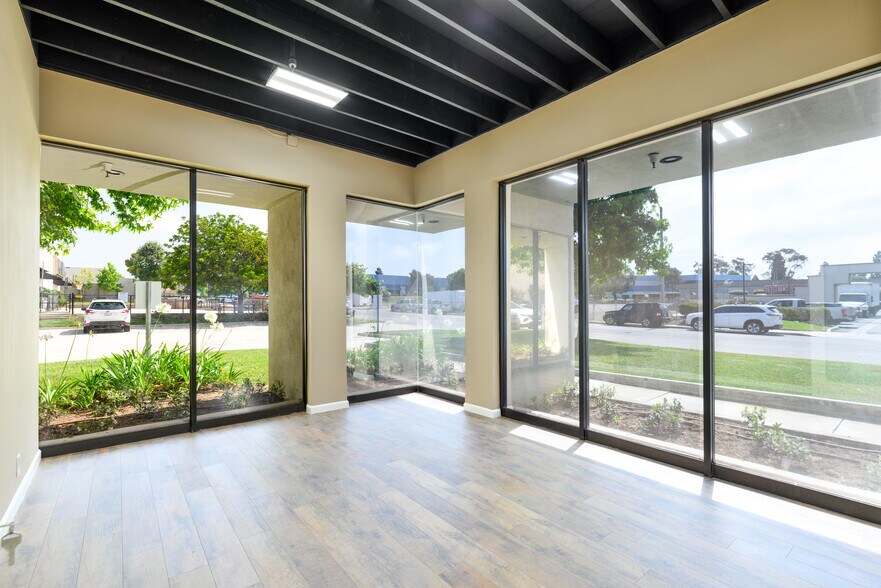 1595 Walter St, Ventura, CA à louer - Photo du bâtiment - Image 3 de 13