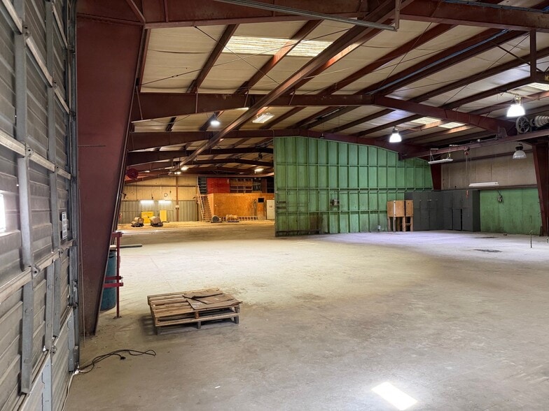 429 Granite Quarry Trl, Mount Airy, NC for lease - Building Photo - Image 2 of 19