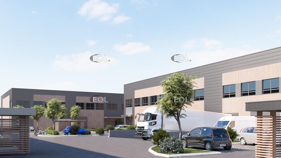 Flex in Trappes for lease - Building Photo - Image 2 of 8