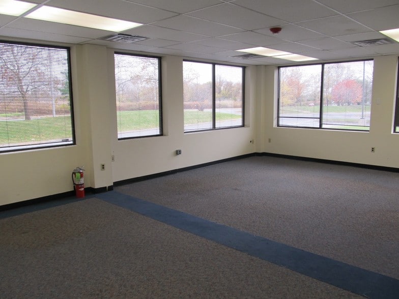 7821 Bartram Ave, Philadelphia, PA for lease - Interior Photo - Image 3 of 13