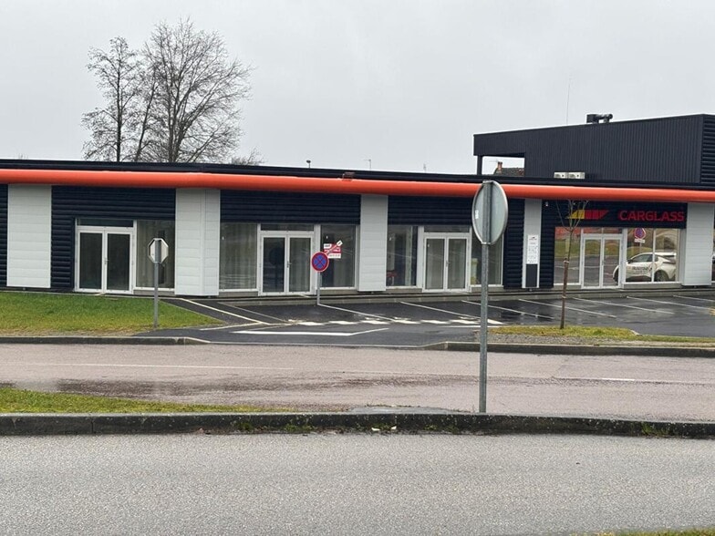 Local d'activités dans Saint-Junien à vendre - Photo du bâtiment - Image 2 de 3