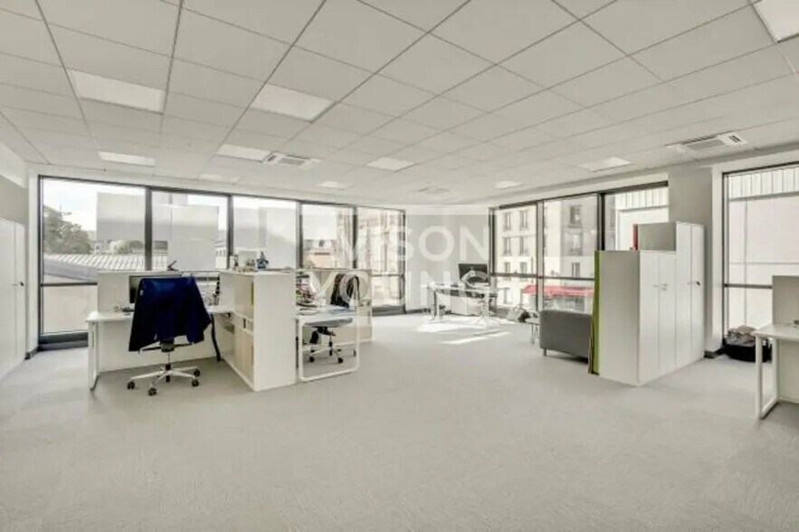 Flex in Villeneuve-la-Garenne for lease - Interior Photo - Image 3 of 3