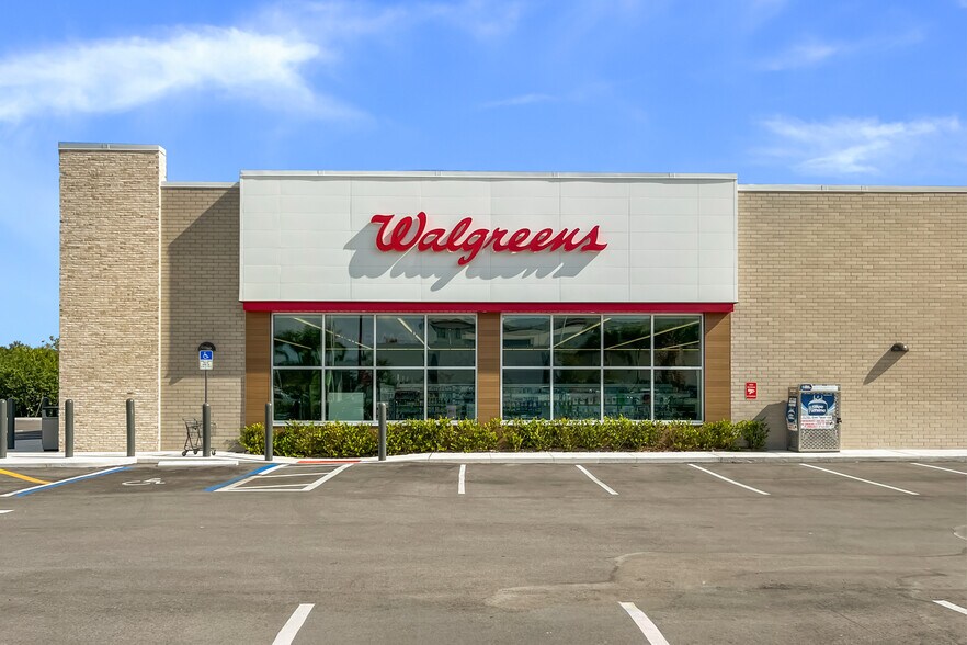 7270 University Pky, Sarasota, FL à vendre - Photo du bâtiment - Image 2 de 5