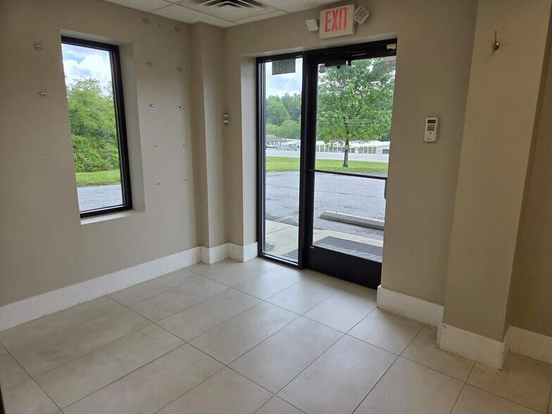 5182 Boylston Hwy, Mills River, NC à louer - Photo du bâtiment - Image 2 de 27