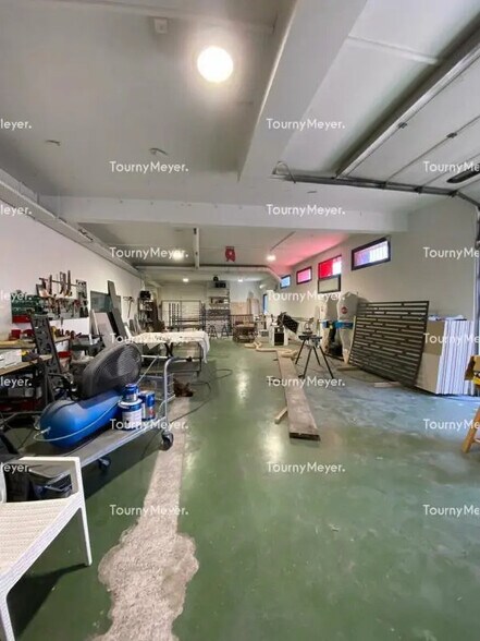 Flex in Mauguio for lease - Interior Photo - Image 3 of 8