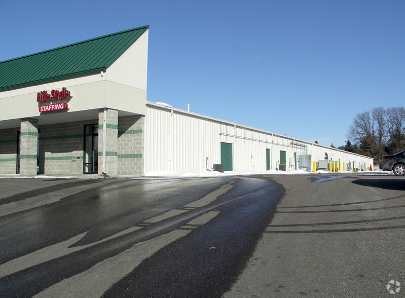 2670 E Main St, Reedsburg, WI for lease - Building Photo - Image 3 of 6