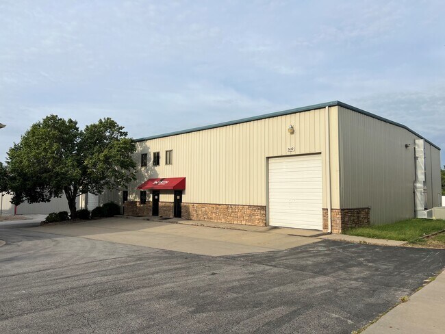 More details for 5110 NW Waukomis Dr, Northmoor, MO - Industrial for Lease